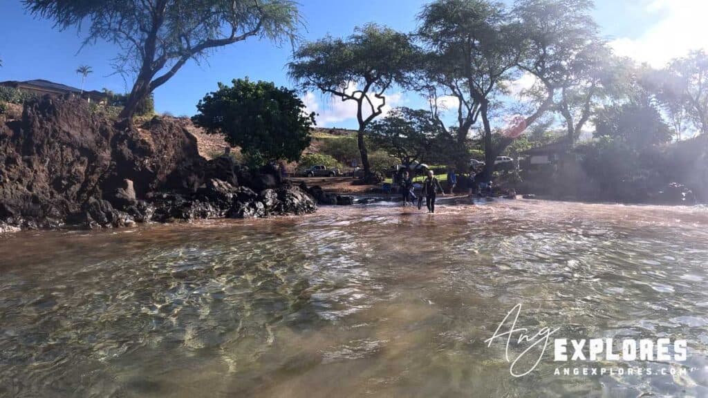 Scuba Divers entering the water at Makena Landing/5 Caves for shore dive