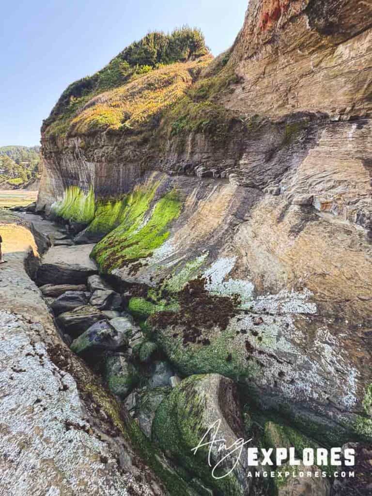the walk to devil's punchbowl