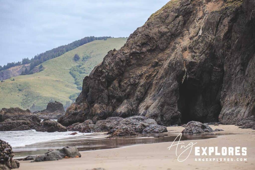 hidden-cave-lincoln-city sea cave at roads end