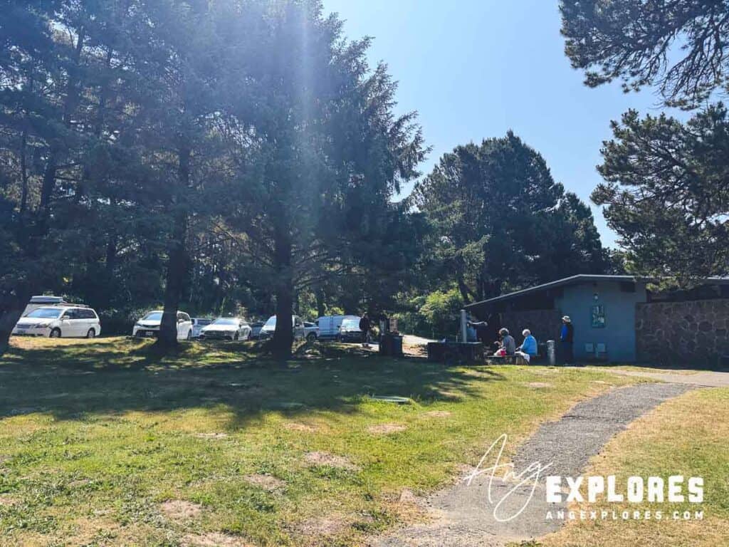 parking and restrooms at devils punchbowl