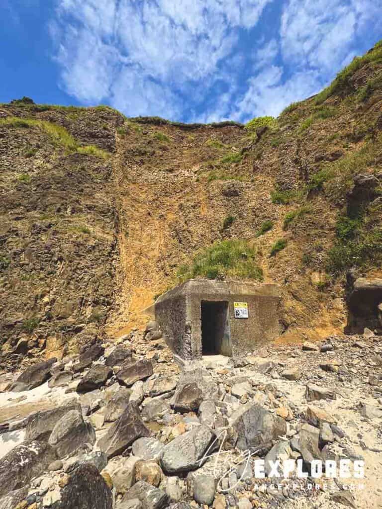tunnel-beach-entrance