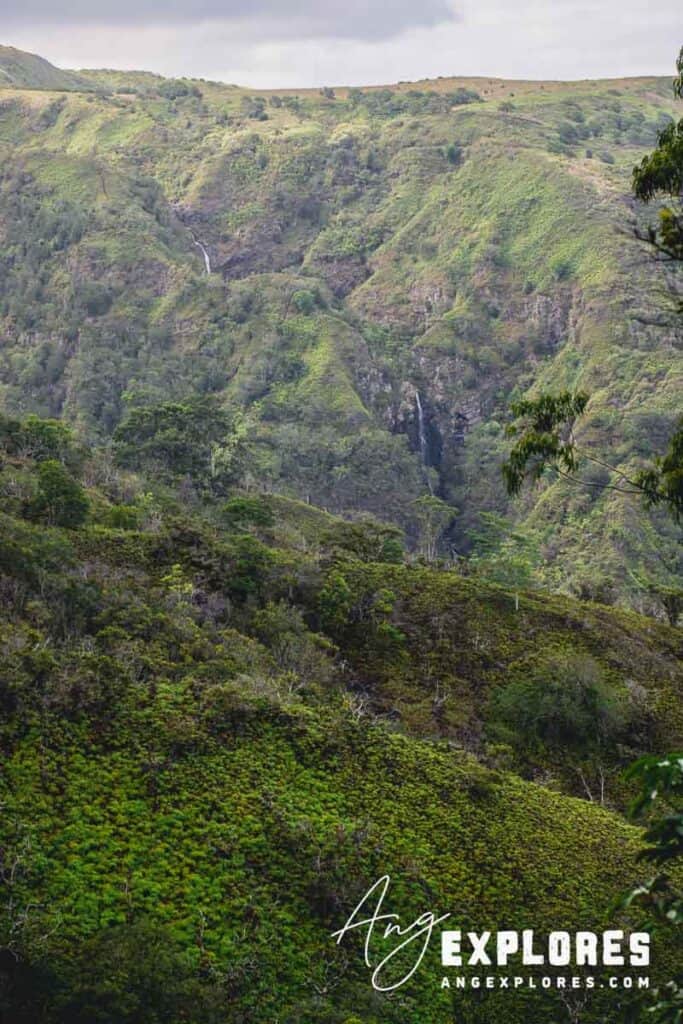 makamakaole-falls