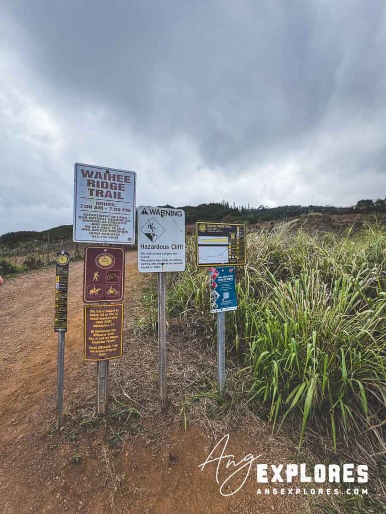 Signs at waihee ridge trailhead