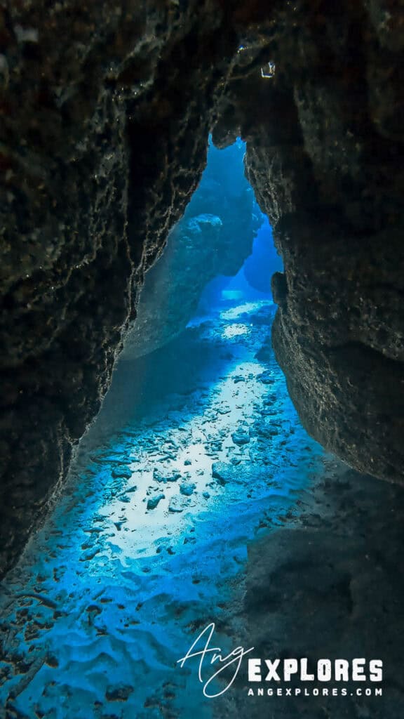 the chimney dive in belize